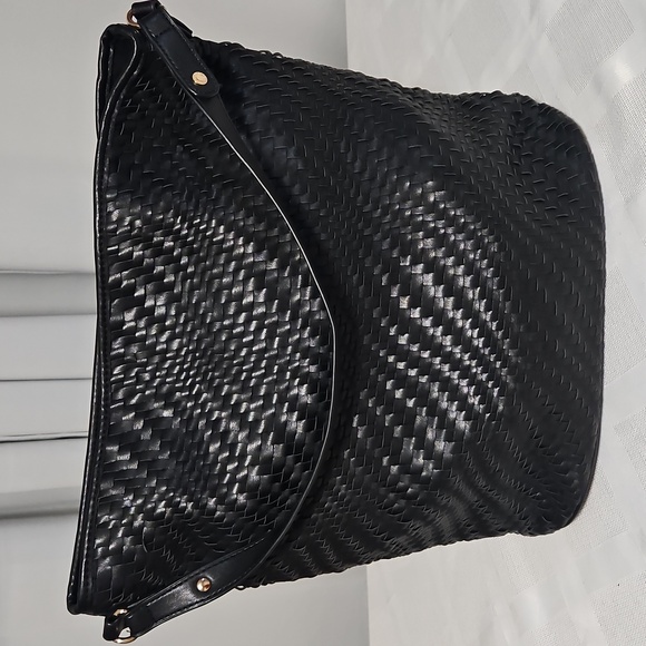 Deux Lux Black Woven Bucket Tote shoulder bag - Picture 1 of 11
